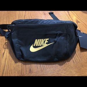 Brand New NIKE  Crossbody bag ( with tag)